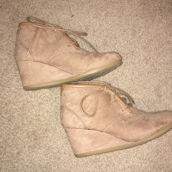 Tan suede wedge booties - Picture 2 of 5